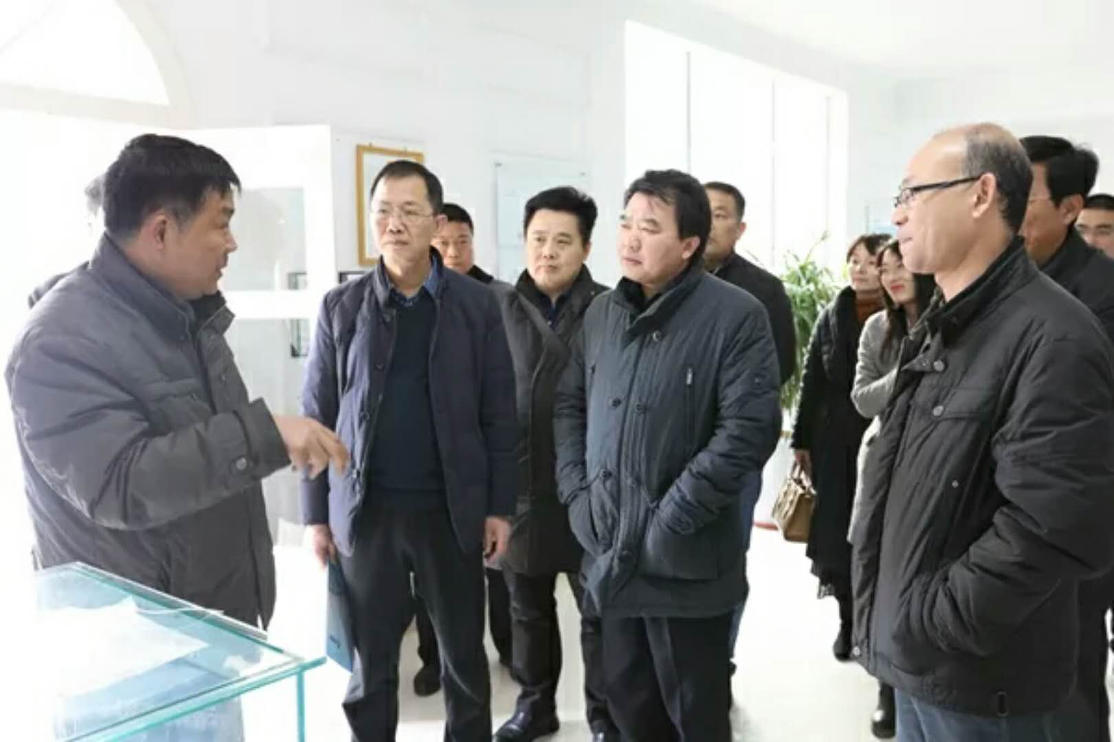 安陽市高新區(qū)負責(zé)人李長治、管委會副主任牛福生一行深入我司調(diào)研